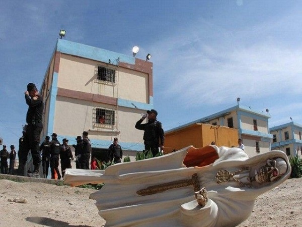 (تصاویر) کشف سونا و آکواریوم در سلولهای زندان مکزیک (تصاویر) کشف سونا و آکواریوم در سلولهای زندان مکزیک
