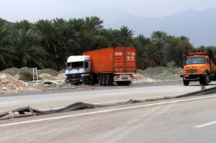 تصاویری از واژگونی خودروها در جاده بندرعباس ـ سیرجان تصاویری از واژگونی خودروها در جاده بندرعباس ـ سیرجان