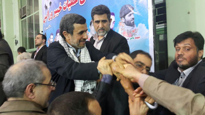 حاشیههای سخنرانی احمدینژاد؛ خاک بر سر آن سیاستمدار که از راه دور دستور میدهد! حاشیههای سخنرانی احمدینژاد؛ خاک بر سر آن سیاستمدار که از راه دور دستور میدهد!