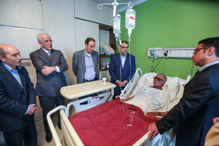 اولین تصاویر از کیارستمی پس از بهبود نسبی اولین تصاویر از کیارستمی پس از بهبود نسبی