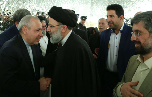 (تصاویر) عراقچی و فانی خادم رضوی(ع) شدند (تصاویر) عراقچی و فانی خادم رضوی(ع) شدند