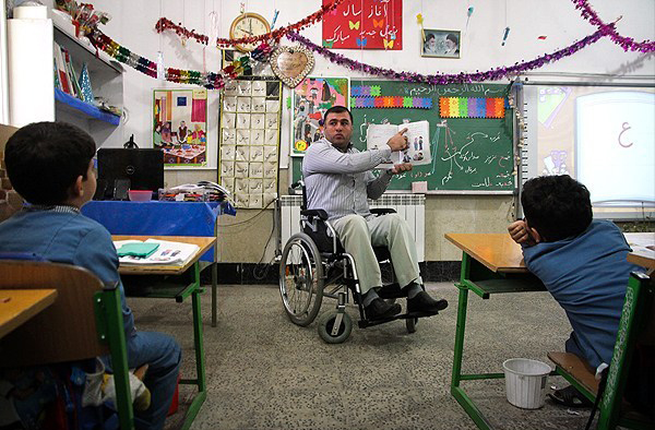(تصاویر) معلم فداکار چالوسی (تصاویر) معلم فداکار چالوسی
