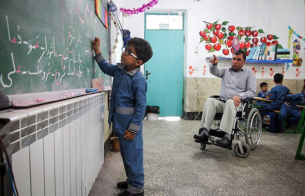 (تصاویر) معلم فداکار چالوسی (تصاویر) معلم فداکار چالوسی