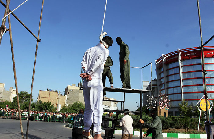 (تصاویر) اعدام قاتل طلافروش در مشهد (تصاویر) اعدام قاتل طلافروش در مشهد