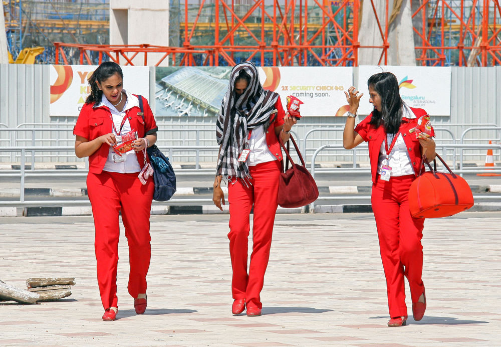 (تصاویر) زنان مهماندار در هواپیمایی‌های جهان