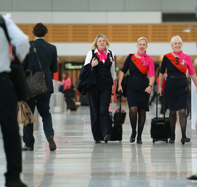 (تصاویر) زنان مهماندار در هواپیمایی‌های جهان