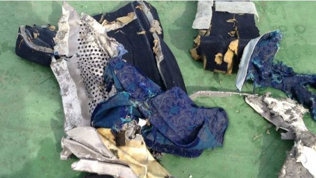 (تصاویر) قطعات پیدا شده از هواپیمای مصری
