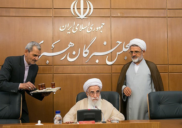 (تصاویر) ضیافت شام خبرگان با آیت‌الله جنتی