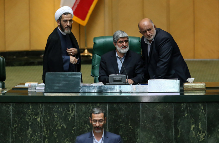 (تصاویر) مطهری بر صندلی ریاست مجلس (تصاویر) مطهری بر صندلی ریاست مجلس