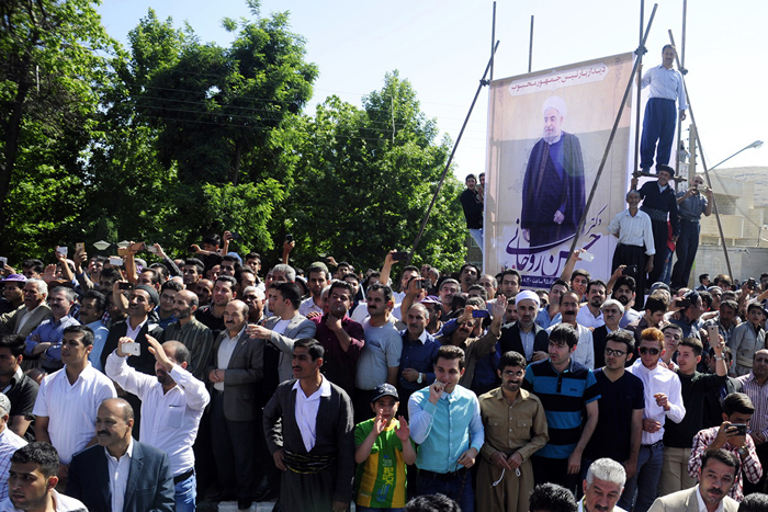 (تصاویر) استقبال از روحانی در مهاباد (تصاویر) استقبال از روحانی در مهاباد