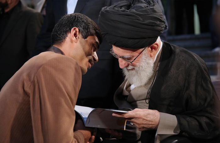 (تصاویر) دیدار شاعران با رهبرانقلاب (تصاویر) دیدار شاعران با رهبرانقلاب