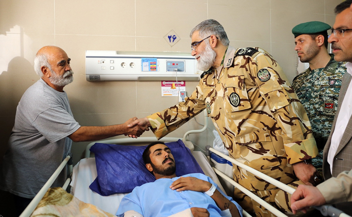 (تصاویر) عیادت امیرپوردستان از سربازان مجروح (تصاویر) عیادت امیرپوردستان از سربازان مجروح