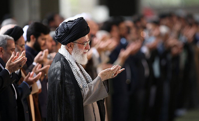 (تصاویر) نماز عید فطر به امامت رهبر انقلاب (تصاویر) نماز عید فطر به امامت رهبر انقلاب