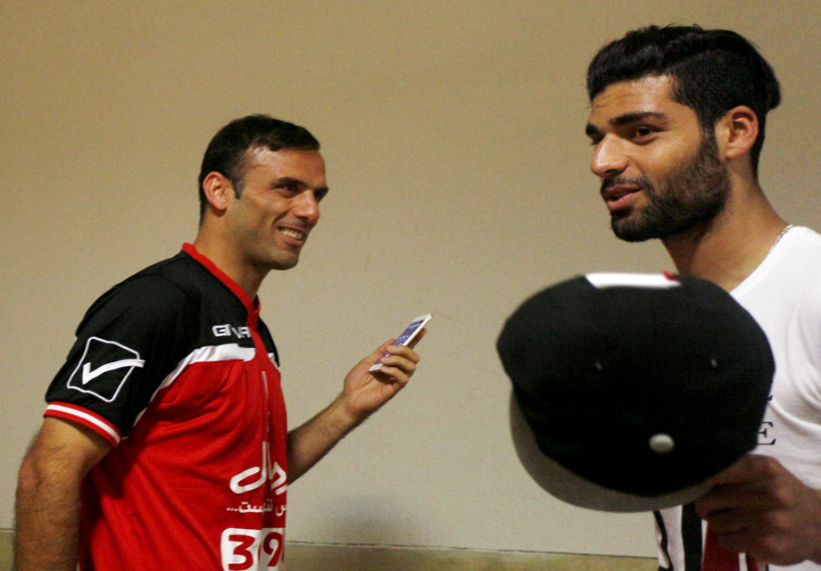 (تصاویر) استقبال گرم پرسپولیسیها از طارمی (تصاویر) استقبال گرم پرسپولیسیها از طارمی