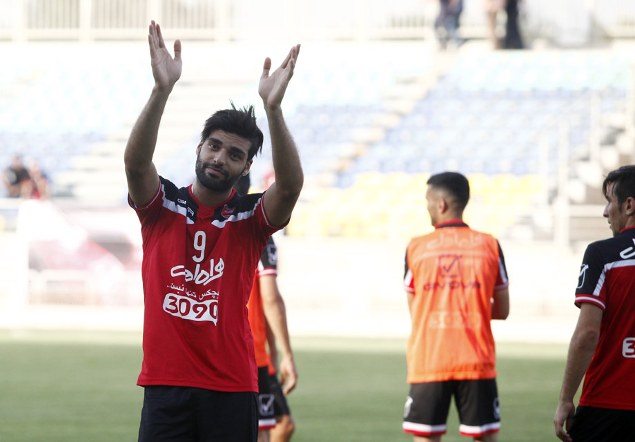 (تصاویر) استقبال گرم پرسپولیسیها از طارمی (تصاویر) استقبال گرم پرسپولیسیها از طارمی