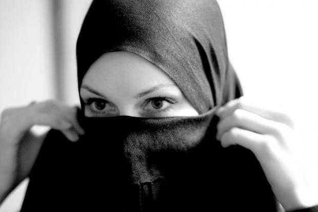 مردانی که چهره همسرانشان را نمیشناسند مردانی که چهره همسرانشان را نمیشناسند