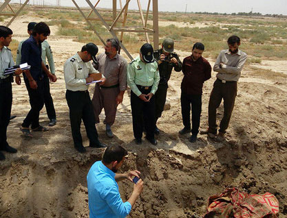(تصاویر)کشف گور خانوادگی در آبادان (16+)