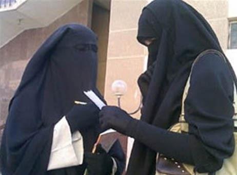 (تصاویر)پوشش متفاوت زنان دربار آلسعود و جامعه عربستان (تصاویر)پوشش متفاوت زنان دربار آلسعود و جامعه عربستان