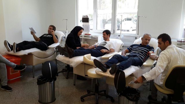 (تصاویر)باقری،خاکپور و رهبری فرد خون اهدا کردند (تصاویر)باقری،خاکپور و رهبری فرد خون اهدا کردند