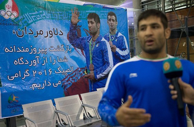 (تصاویر) بازگشت تیم ملی کشتی فرنگی به کشور (تصاویر) بازگشت تیم ملی کشتی فرنگی به کشور