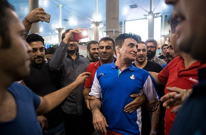 (تصاویر) بازگشت تیم ملی کشتی فرنگی به کشور (تصاویر) بازگشت تیم ملی کشتی فرنگی به کشور