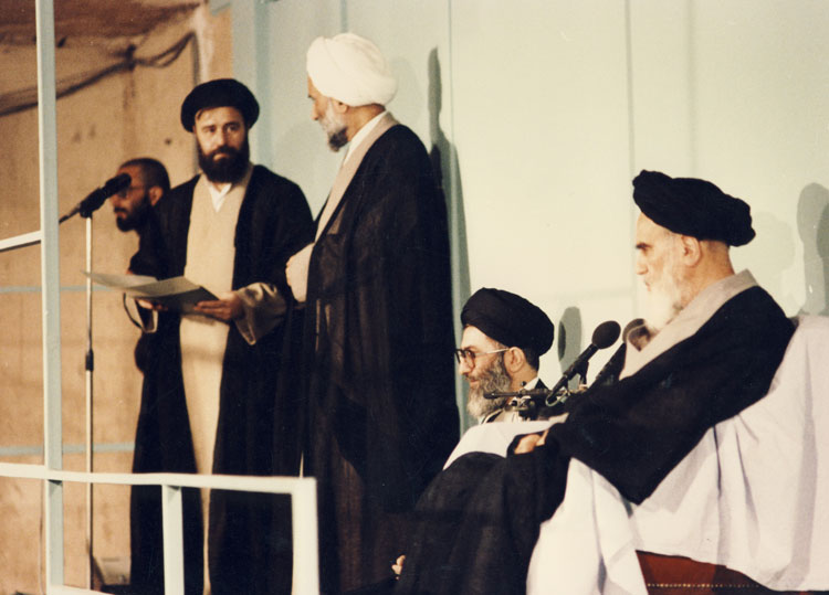 (تصاویر) تنفیذ ریاست جمهوری آیتالله خامنهای (تصاویر) تنفیذ ریاست جمهوری آیتالله خامنهای