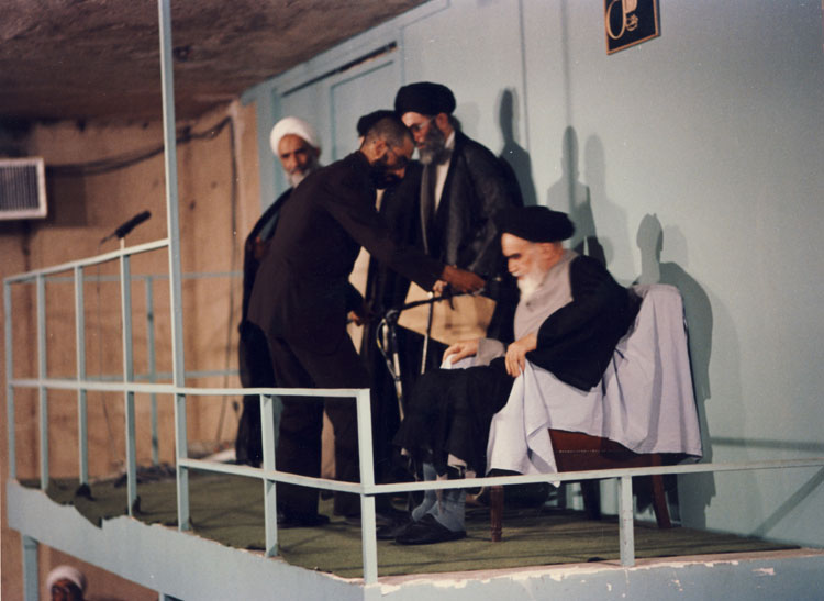 (تصاویر) تنفیذ ریاست جمهوری آیتالله خامنهای (تصاویر) تنفیذ ریاست جمهوری آیتالله خامنهای