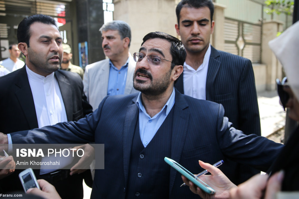 مرتضوی با محافظ آمد؛ با خودروی شخصی از دادگاه رفت مرتضوی با محافظ آمد؛ با خودروی شخصی از دادگاه رفت
