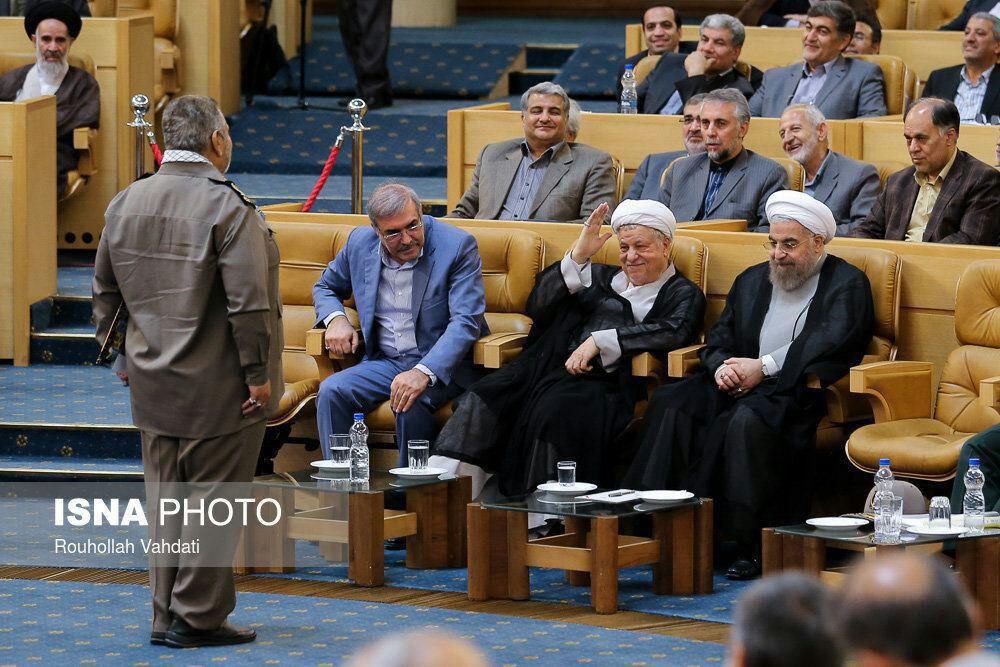 (تصویر) احترام نظامی سرلشگر فیروزآبادی برای هاشمی (تصویر) احترام نظامی سرلشگر فیروزآبادی برای هاشمی