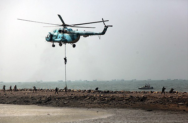 از نمایش S-300 و موشک عماد در تهران تا رژه جنگندهها در خلیج فارس از نمایش S-300 و موشک عماد در تهران تا رژه جنگندهها در خلیج فارس