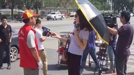 تعلیق گزارشگر تلویزیون از کار پس از انتشار یک عکس تعلیق گزارشگر تلویزیون از کار پس از انتشار یک عکس