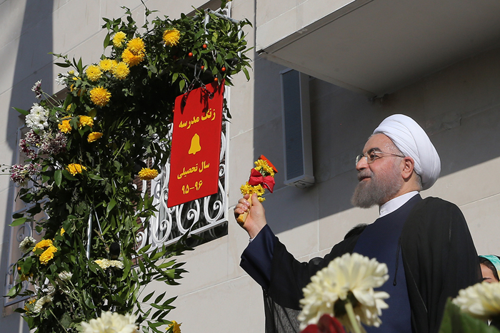 (تصاویر) روحانی زنگ آغاز سال تحصیلی را ب (تصاویر) روحانی زنگ آغاز سال تحصیلی را ب