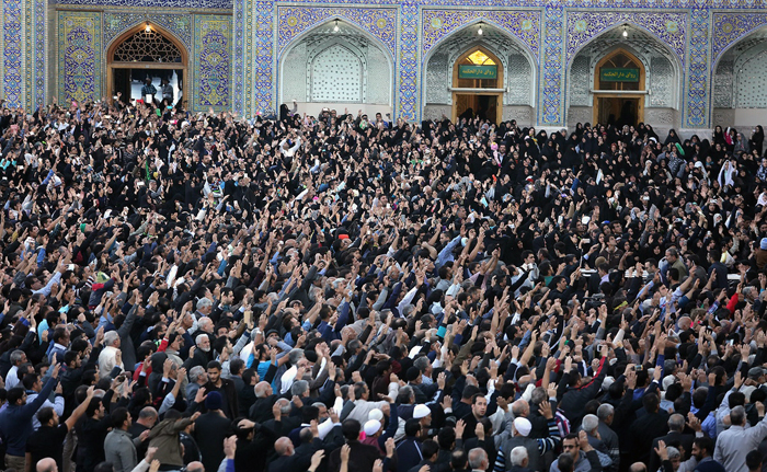 (تصاویر) نصب پرچم عزا بر فراز گنبد رضوی (تصاویر) نصب پرچم عزا بر فراز گنبد رضوی
