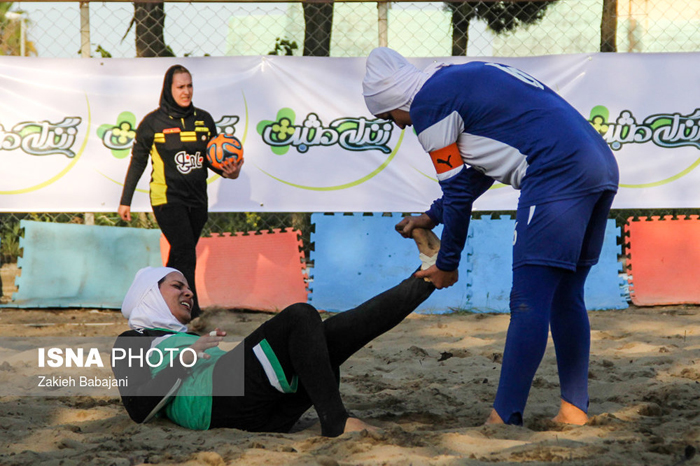 (تصاویر) آغاز لیگ برتر فوتبال ساحلی بانوان