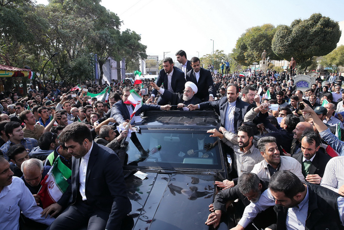 (تصاویر) استقبال از روحانی در اراک