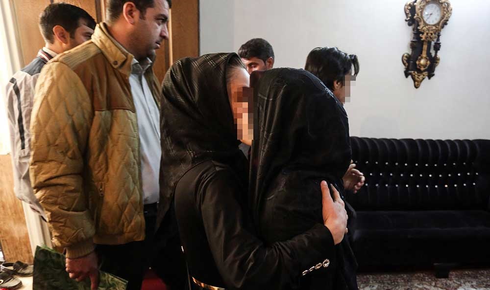 (تصاویر) بازسازی صحنه قتل طاهای ۶ ساله توسط پدر و نامادریاش (تصاویر) بازسازی صحنه قتل طاهای ۶ ساله توسط پدر و نامادریاش
