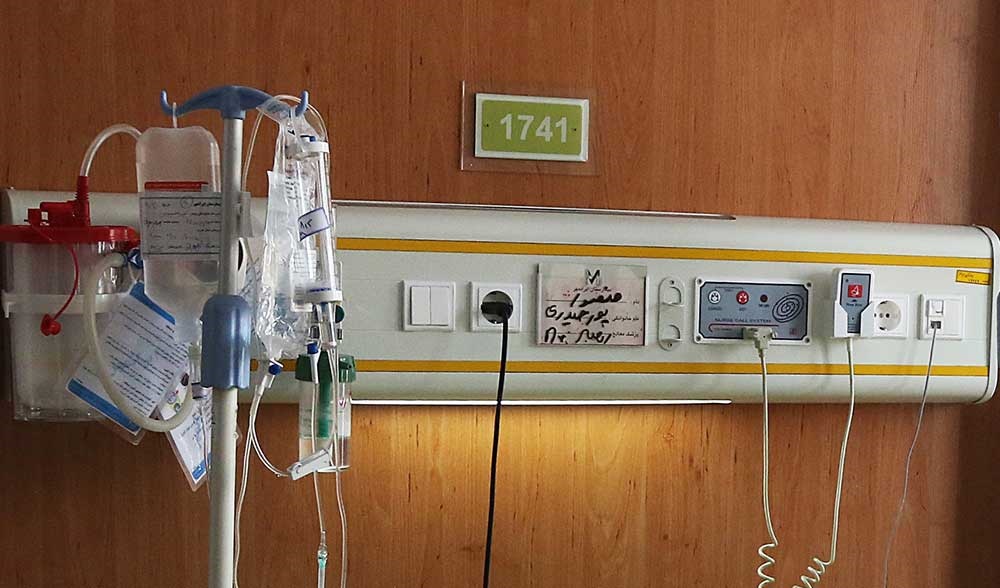 (تصاویر) منصور پورحیدری در بستر بیماری (تصاویر) منصور پورحیدری در بستر بیماری