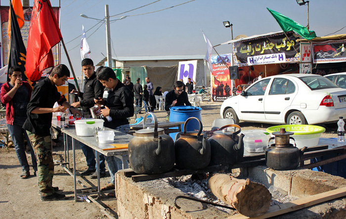 (تصاویر) زائران پیاده اربعین در مرز شلمچه (تصاویر) زائران پیاده اربعین در مرز شلمچه