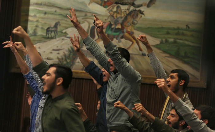(تصاویر) فریاد موافقان و مخالفان در حضور روحانی (تصاویر) فریاد موافقان و مخالفان در حضور روحانی
