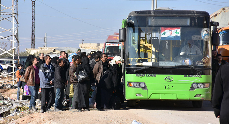 (تصاویر) انتقال تروریستها از حلب زیر عکس اسد! (تصاویر) انتقال تروریستها از حلب زیر عکس اسد!