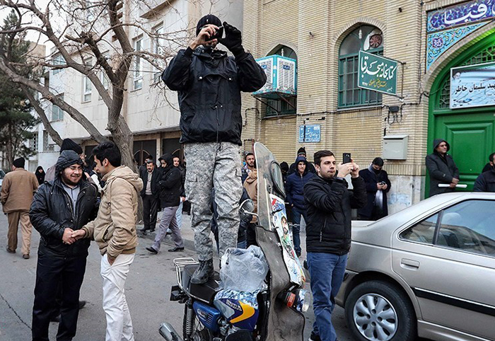 (تصاویر) تجمع مقابل کنسولگری ترکیه در مشهد (تصاویر) تجمع مقابل کنسولگری ترکیه در مشهد