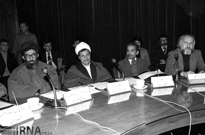 (تصاویر) هاشمی در اوایل انقلاب (تصاویر) هاشمی در اوایل انقلاب