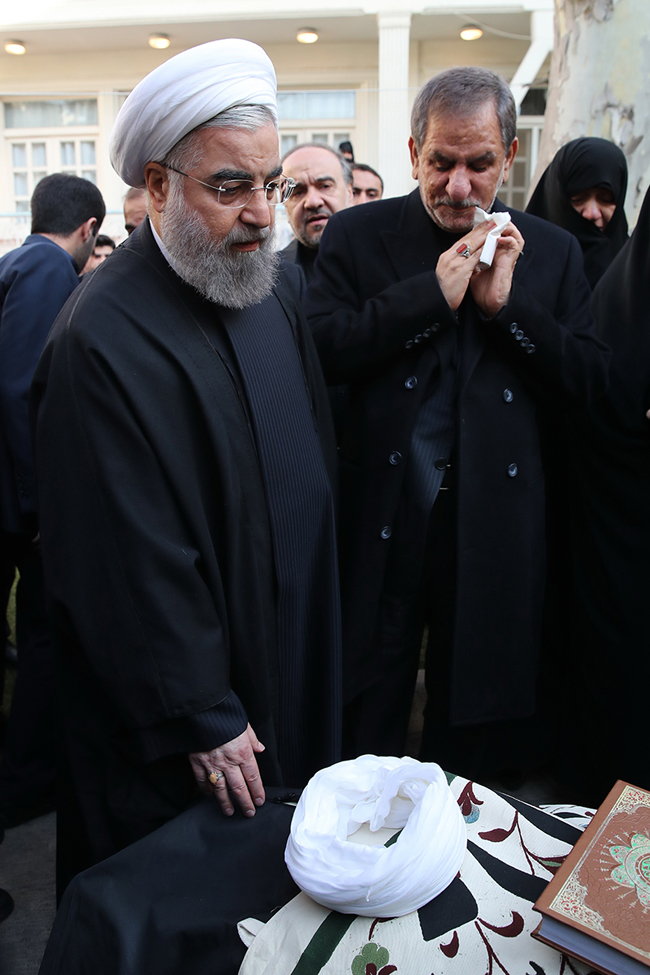 (تصاویر) وداع روحانی با پیکر هاشمی (تصاویر) وداع روحانی با پیکر هاشمی