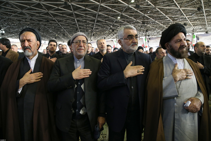 (تصاویر) نماز رهبرانقلاب بر پیکر 