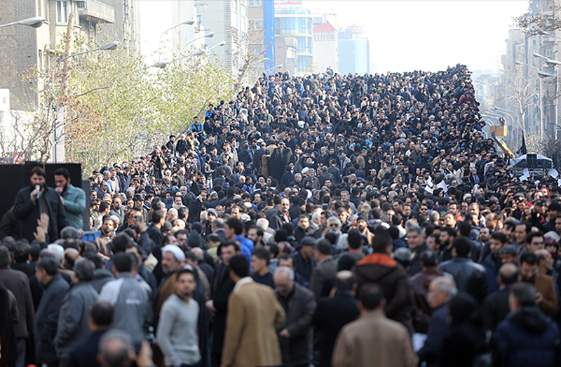 (تصاویر) پیکر هاشمی میان سیل جمعیت (تصاویر) پیکر هاشمی میان سیل جمعیت