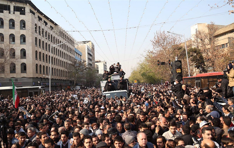 (تصاویر) پیکر هاشمی میان سیل جمعیت (تصاویر) پیکر هاشمی میان سیل جمعیت