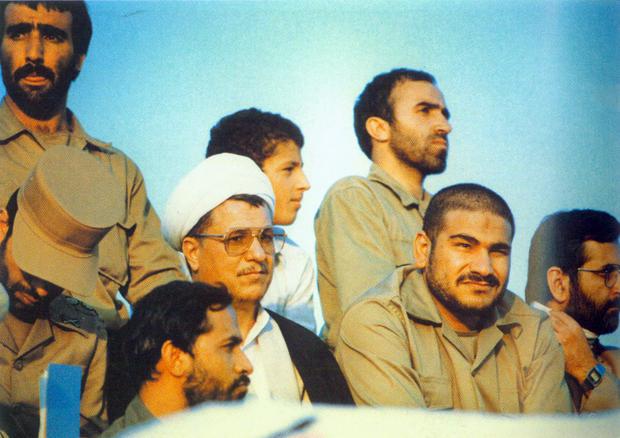 ماجرای عکس آیت الله هاشمی با عینک شمخانی ماجرای عکس آیت الله هاشمی با عینک شمخانی