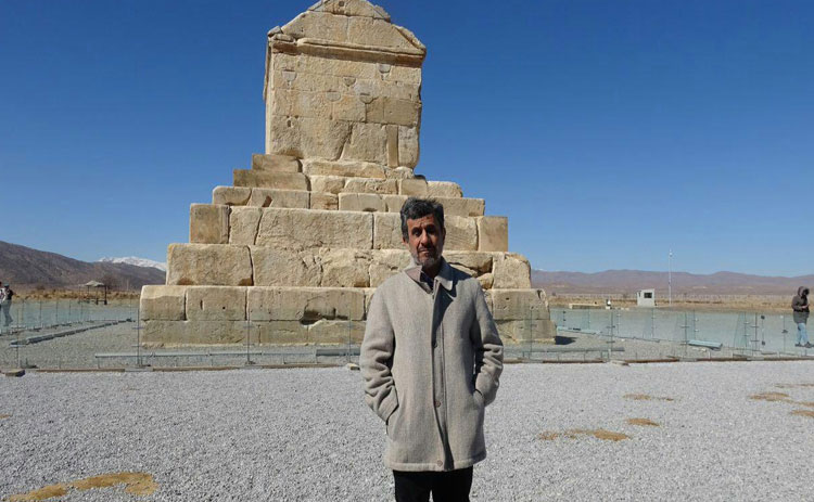 (تصاویر) بازدید احمدی‌نژاد از تخت جمشید