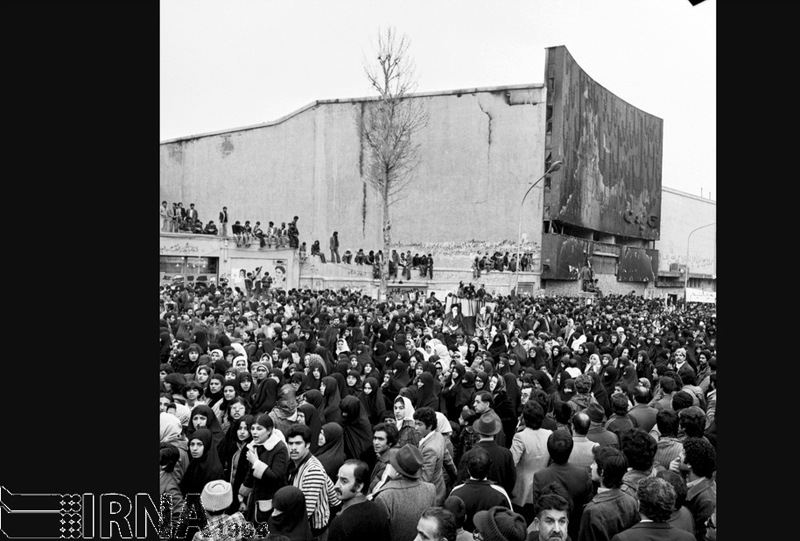 (تصاویر) راهپیمایی در حمایت از دولت بازرگان