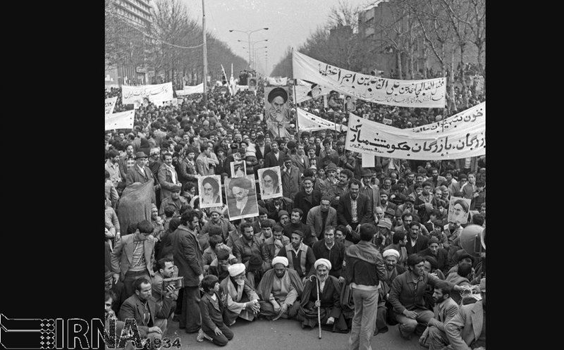 (تصاویر) راهپیمایی در حمایت از دولت بازرگان